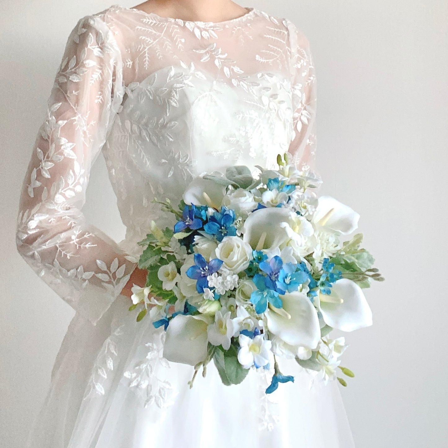 White×blue bouquet