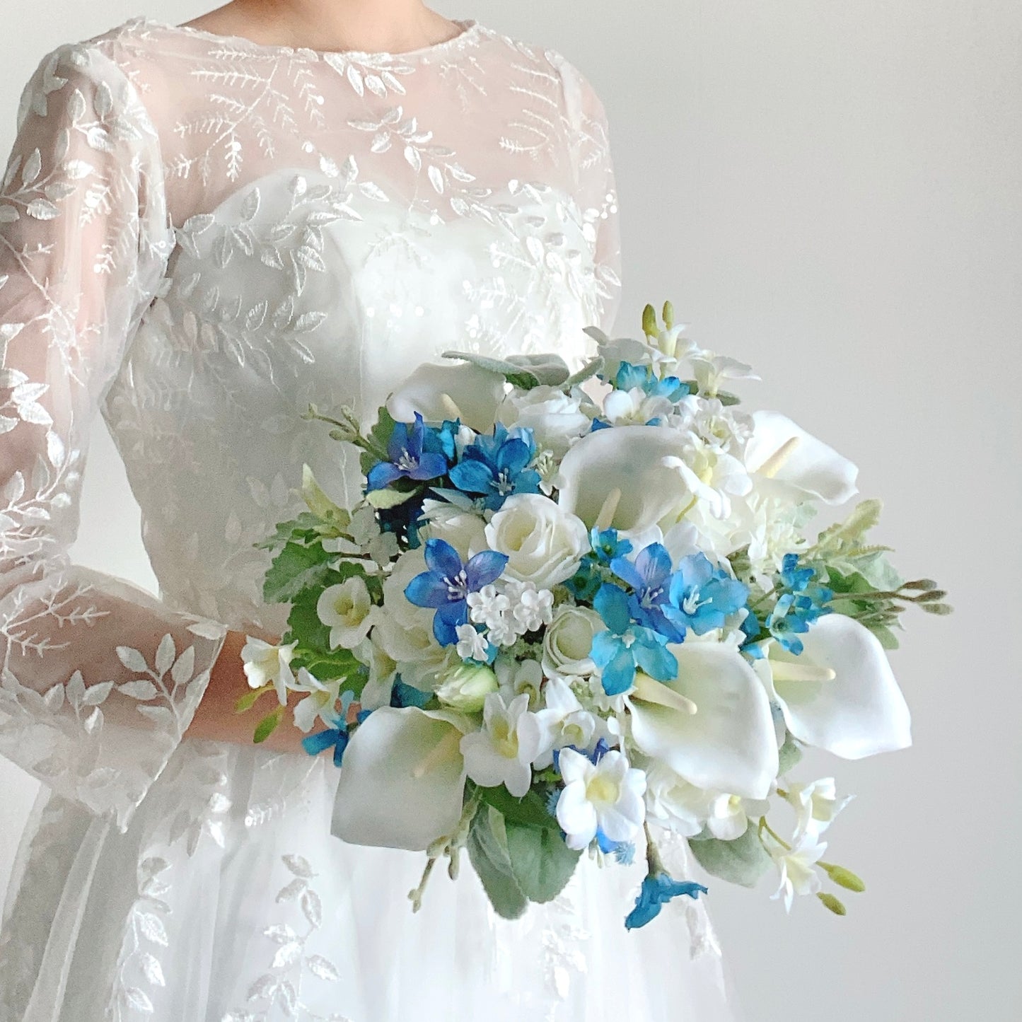 White×blue bouquet