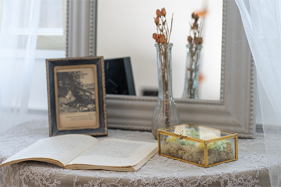 Ring pillow (glass case)