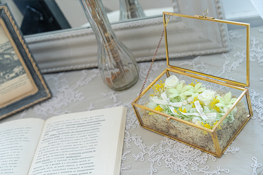 Ring pillow (glass case)