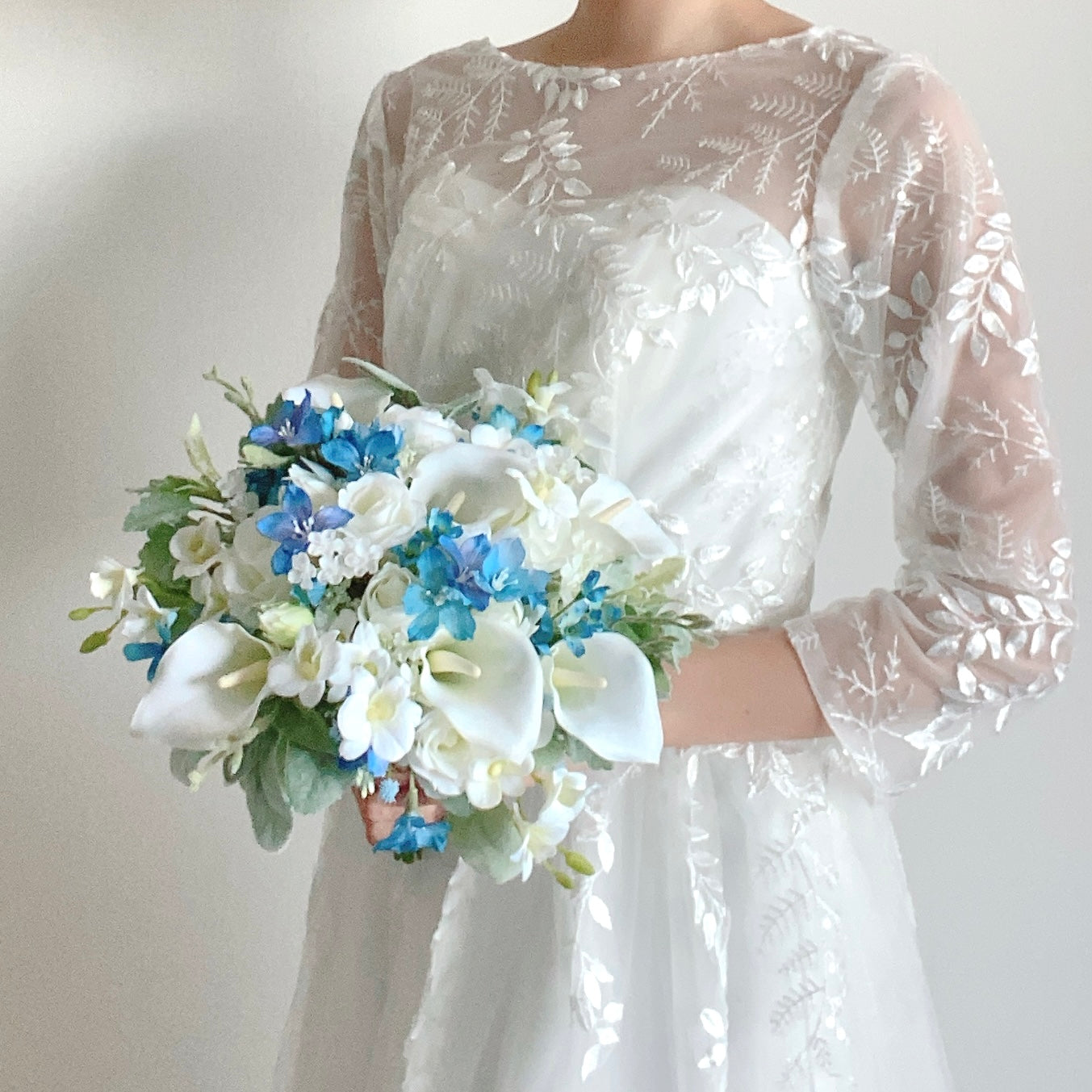 White×blue bouquet