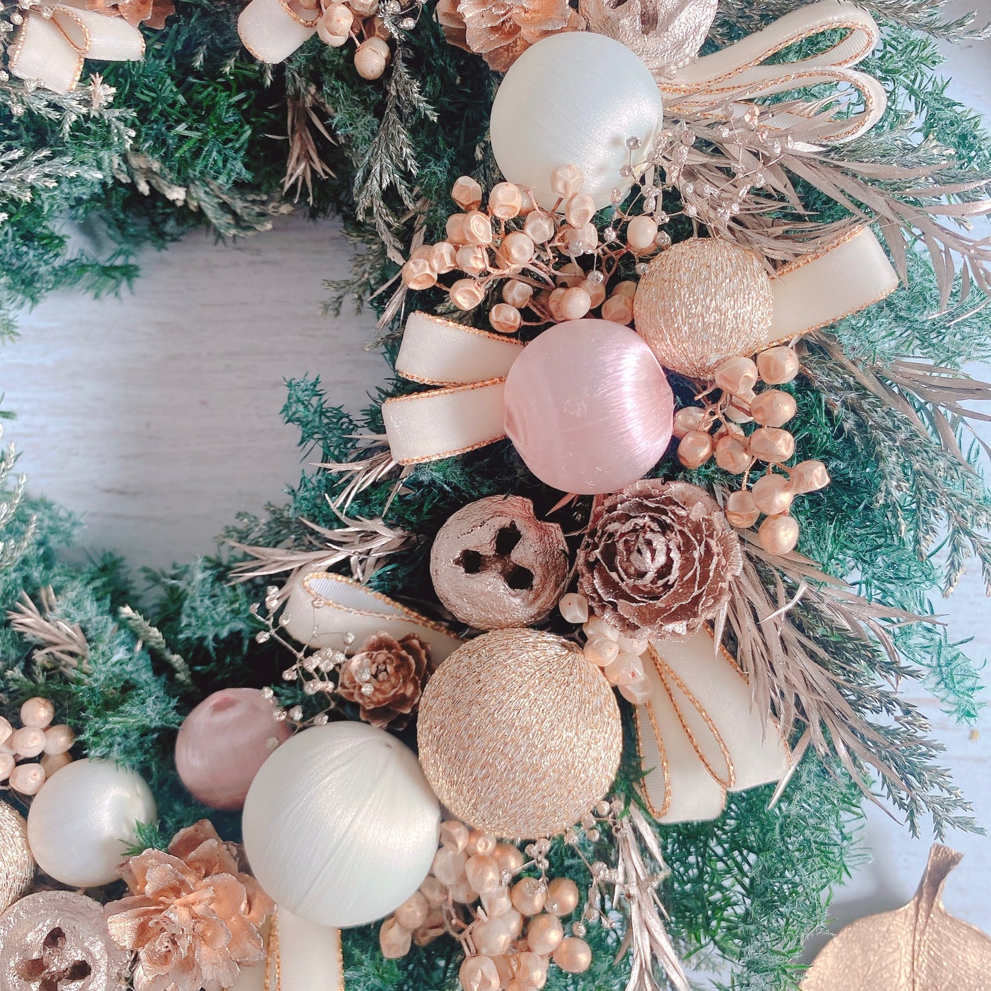 Christmas wreath (white pink)